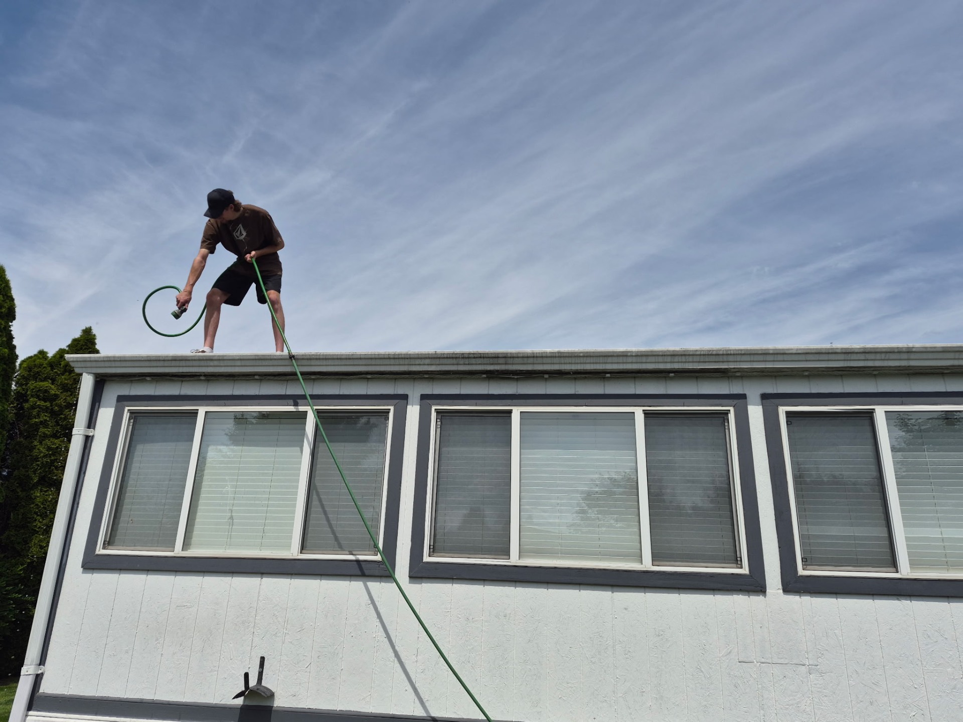 Rooftop gutter flush